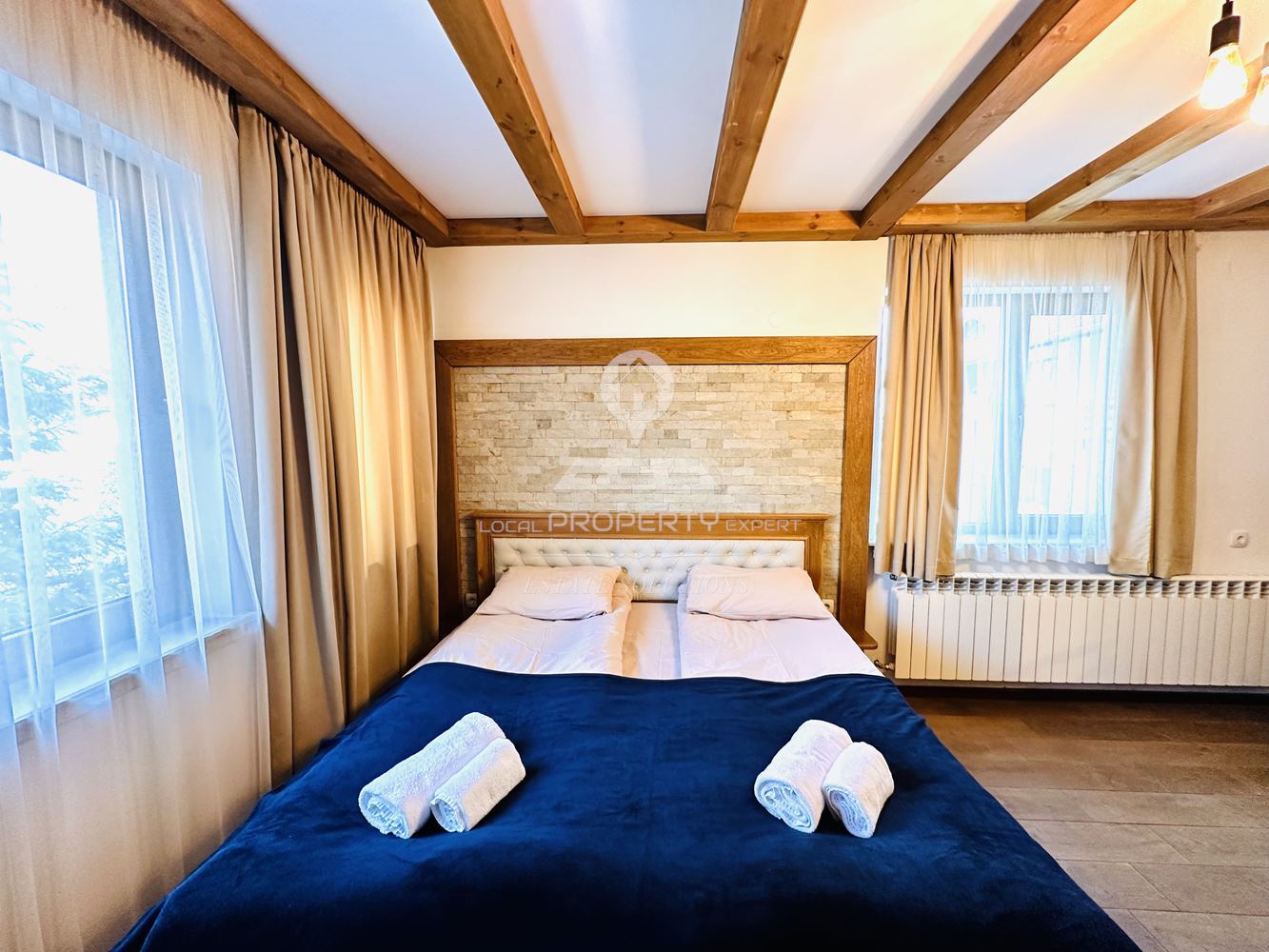 ЛУКСОЗНО ОБЗАВЕДЕН ДВУСТАЕН АПАРТАМЕНТ В ЖЛИЛИЩНА СГРАДА С ТОП ЛОКАЦИЯ НА УЛ. "ХАН АСПАРУХ", КВ.ГЛАЗНЕ, ГР. БАНСКО. - 0