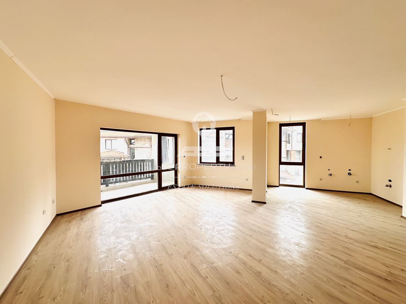 ПРОСТОРЕН ТРИСТАЕН АПАРТАМЕНТ В ЖИЛИЩНА СГРАДА С ПЕРФЕКТНА ЛОКАЦИЯ В КВ. СТРАГИТЕ, ГР. БАНСКО. - 0