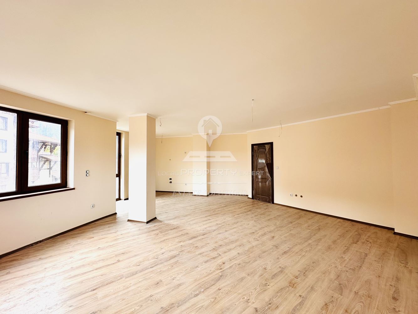 ПРОСТОРЕН ТРИСТАЕН АПАРТАМЕНТ В ЖИЛИЩНА СГРАДА С ПЕРФЕКТНА ЛОКАЦИЯ В КВ. СТРАГИТЕ, ГР. БАНСКО. - 0