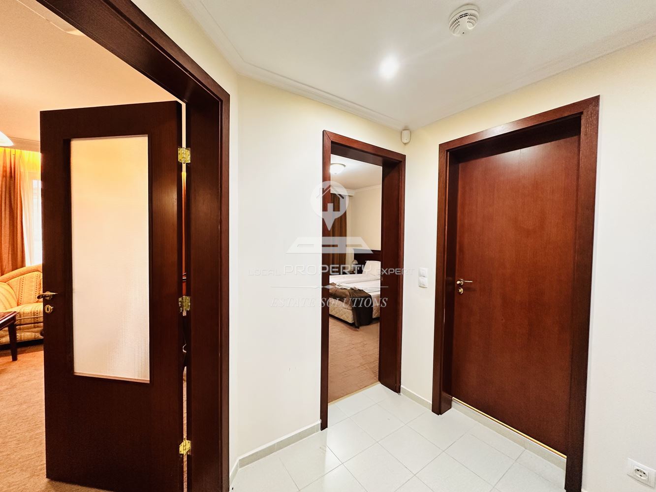 ЛУКСОЗНО ОБЗАВЕДЕН ДВУСТАЕН АПАРТАМЕНТ В КОМПЛЕКС "ДАУН ТАУН", УЛ. СТРАГИТЕ, КВ. ГЛАЗНЕ, ГР. БАНСКО. - 0