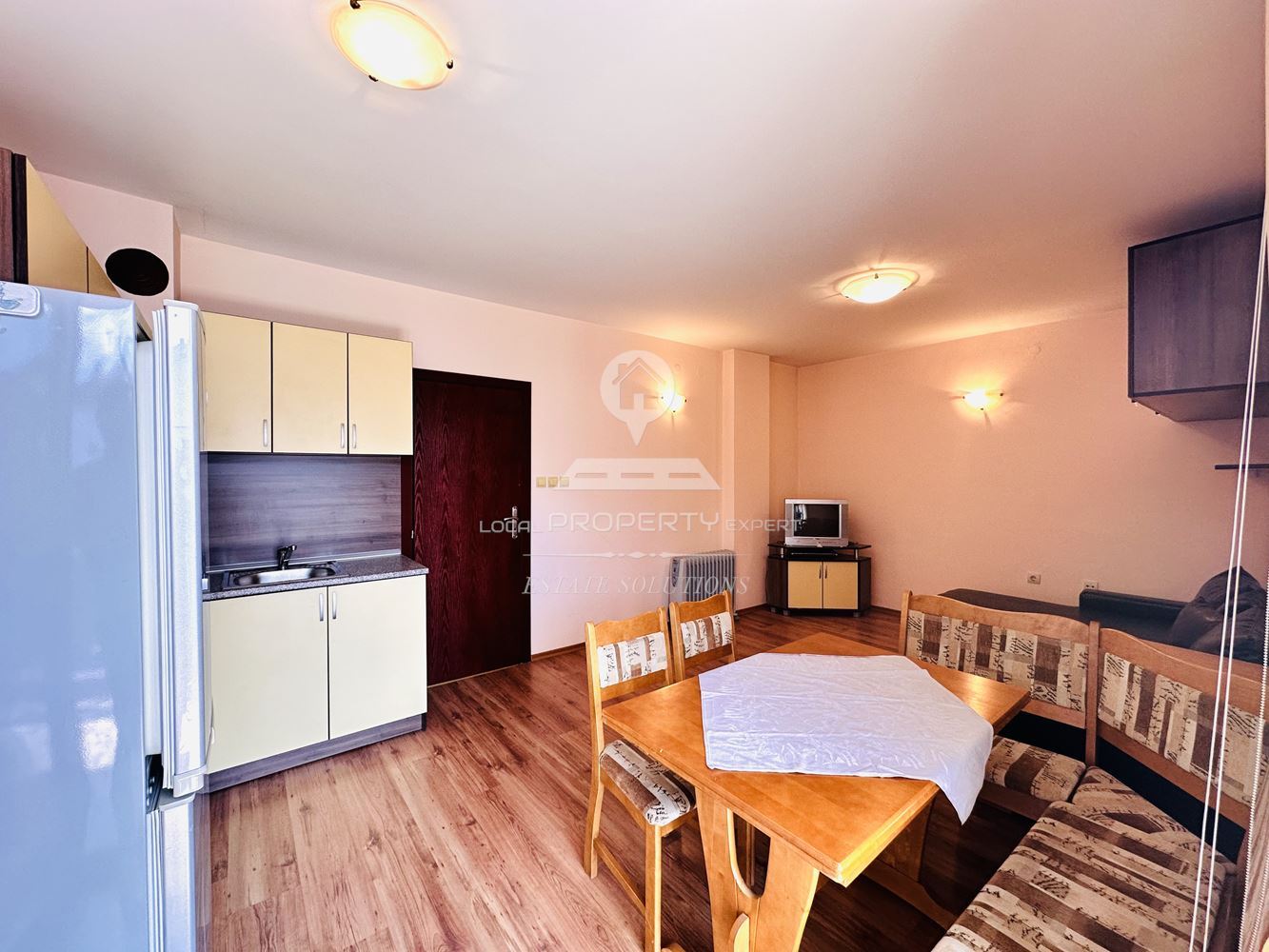 ОБЗАВЕДЕН, ДВУСТАЕН АПАРТАМЕНТ В ЖИЛИЩНА СГРАДА "СВЕТА ПЕТКА'', КВ. ГЛАЗНЕ, ГР. БАНСКО. - 0