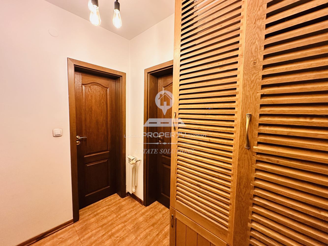 ЛУКСОЗНО ОБЗАВЕДЕН ДВУСТАЕН АПАРТАМЕНТ В ЖЛИЛИЩНА СГРАДА С ТОП ЛОКАЦИЯ НА УЛ. "ХАН АСПАРУХ", КВ.ГЛАЗНЕ, ГР. БАНСКО. - 0