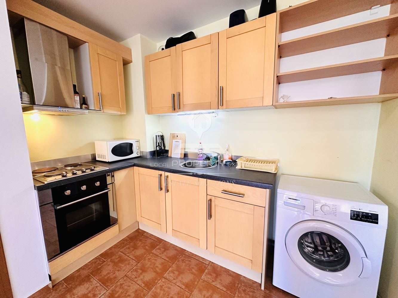 ОБЗАВЕДЕН ТРИСТАЕН АПАРТАМЕНТ ПОД НАЕМ В ЖИЛИЩНА СГРАДА "ПРЕСПА", М. ГРАМАДЕТО, ГР. БАНСКО. - 0