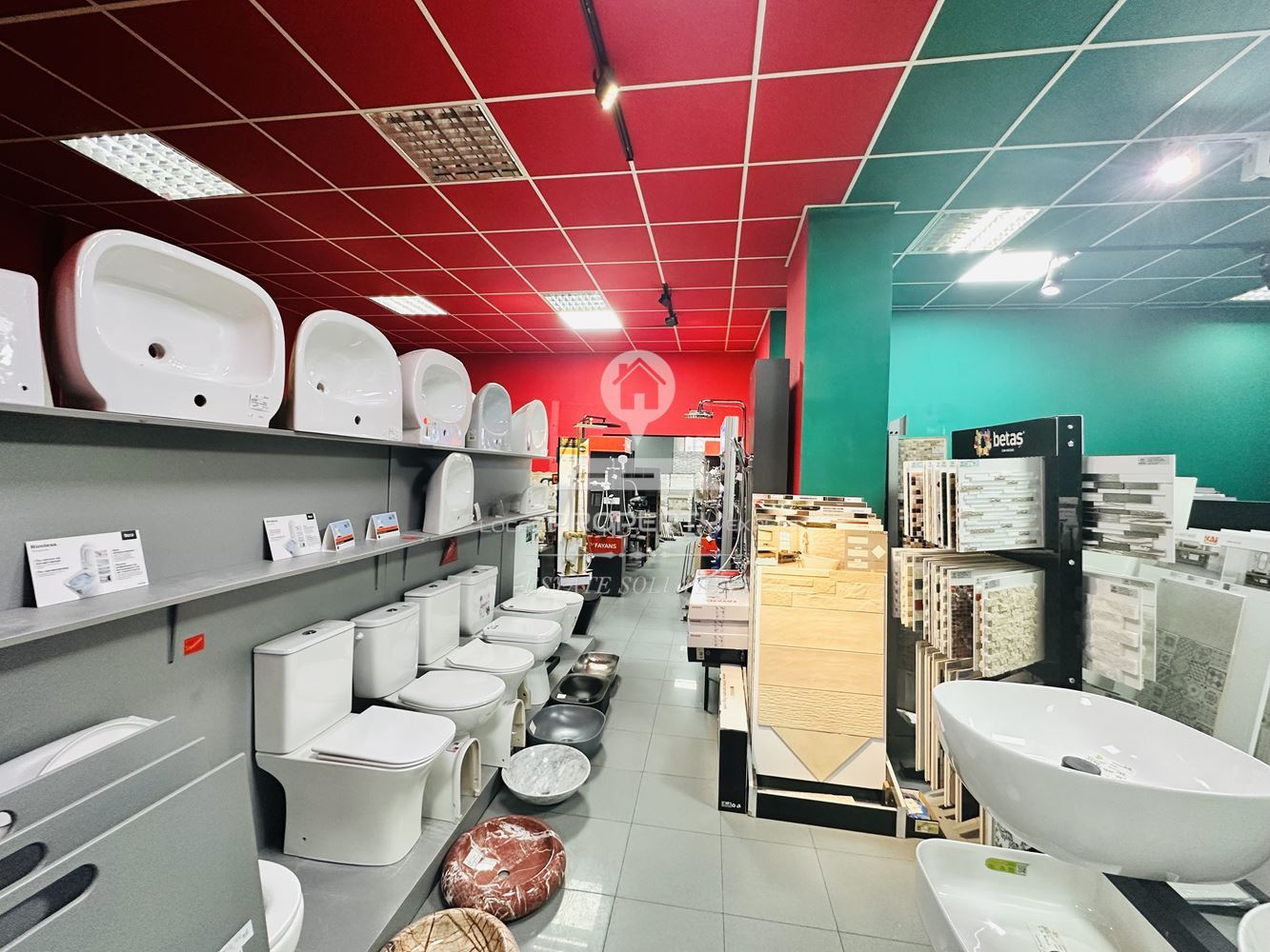 ТЪРГОВСКО ПОМЕЩЕНИЕ В ИДЕАЛЕН ЦЕНТЪР НА ГР. РАЗЛОГ, УЛ. ОПЪЛЧЕНСКА 1. - 0