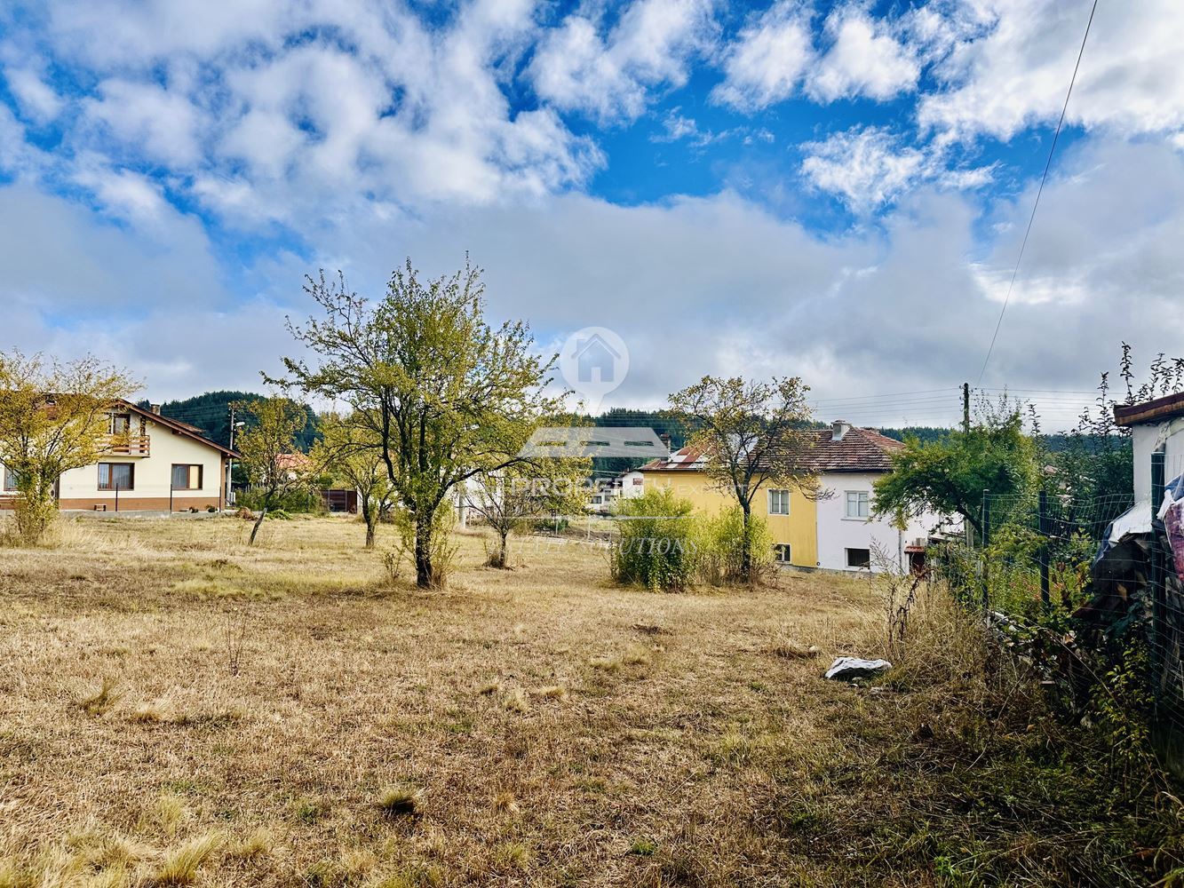 АТРАКТИВЕН ИМОТ В ЖИЛИЩНА ЗОНА НА СЕЛО ГОДЛЕВО,ОБЩИНА РАЗЛОГ. - 0
