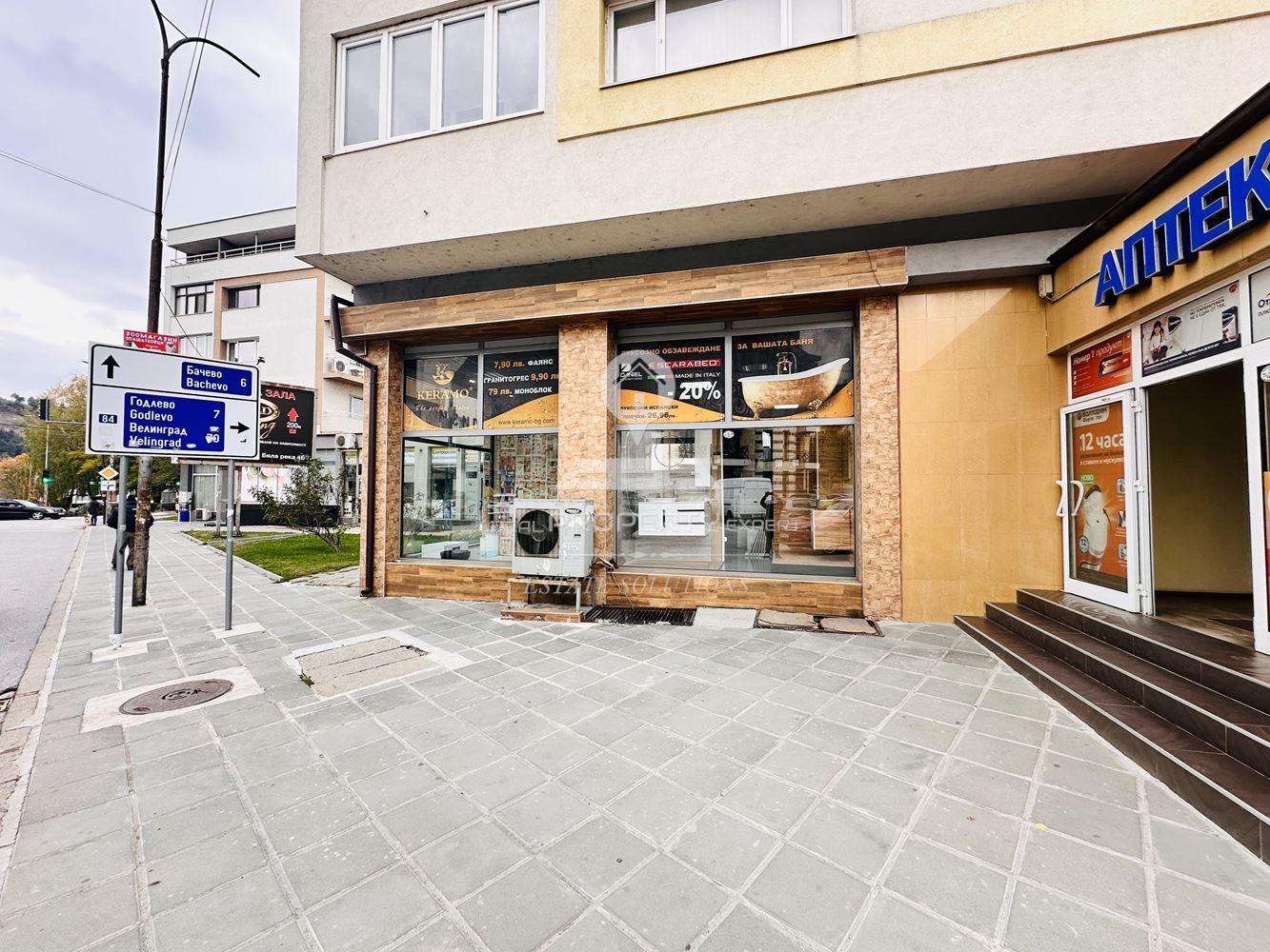 ТЪРГОВСКО ПОМЕЩЕНИЕ В ИДЕАЛЕН ЦЕНТЪР НА ГР. РАЗЛОГ, УЛ. ОПЪЛЧЕНСКА 1. - 0