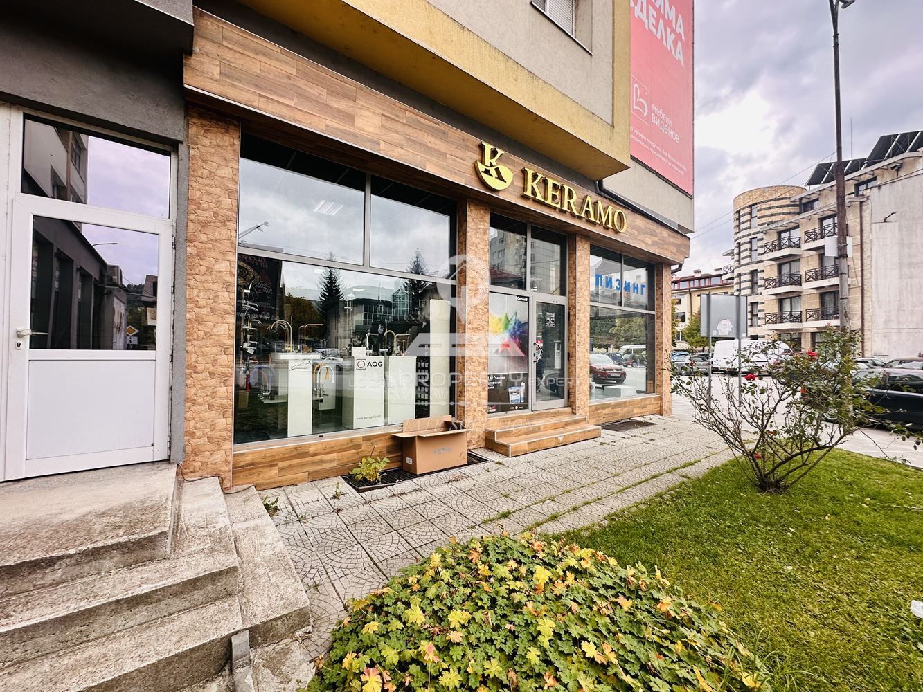 ТЪРГОВСКО ПОМЕЩЕНИЕ В ИДЕАЛЕН ЦЕНТЪР НА ГР. РАЗЛОГ, УЛ. ОПЪЛЧЕНСКА 1. - 0