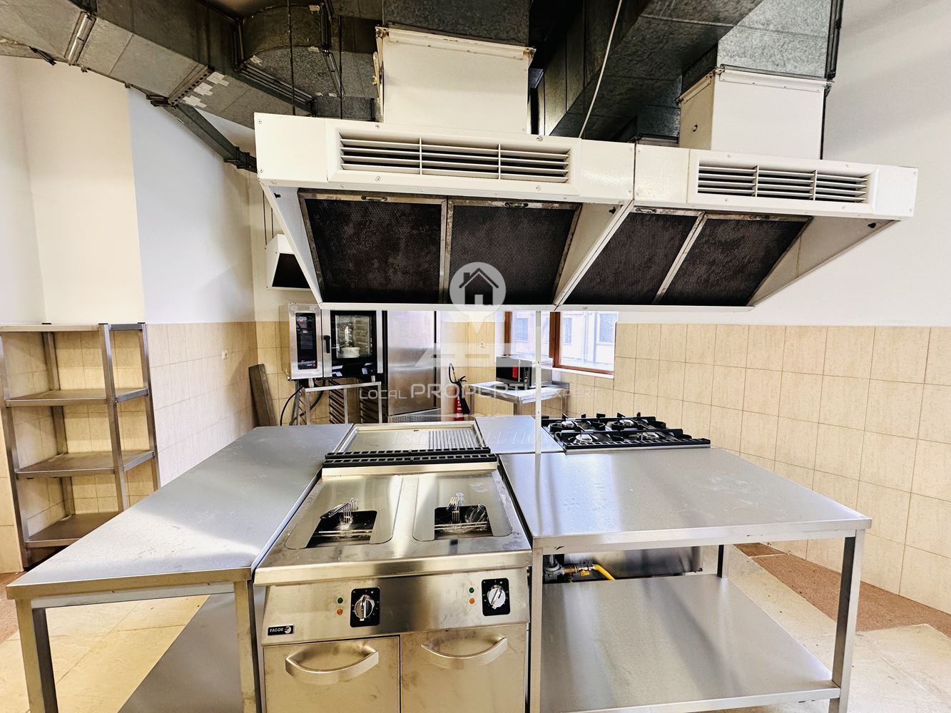 ОТЛИЧНО РАЗРАБОТЕН И НАПЪЛНО ОБОРУДВАН РЕСТОРАН ПОД НАЕМ С АТРАКТИВНА ЛОКАЦИЯ В ХОТЕЛ "РАЗЛОГ", ГР. РАЗЛОГ. - 0