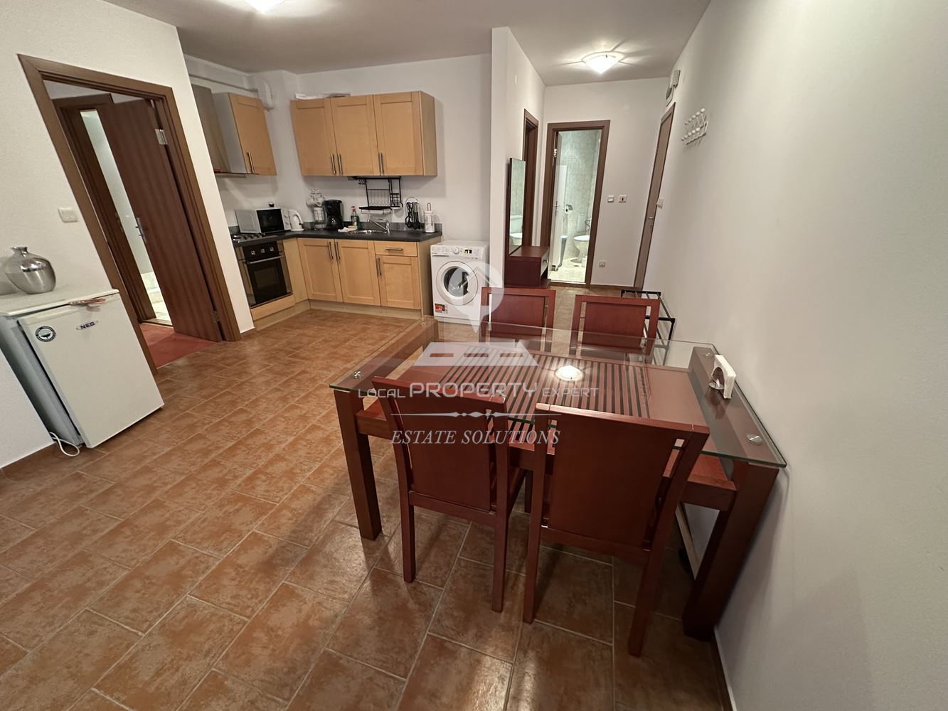 ОБЗАВЕДЕН, ТРИСТАЕН АПАРТАМЕНТ, ПОД НАЕМ В ЖИЛИЩНА СГРАДА "PRESPA", М. ГРАМАДЕТО, ГР. БАНСКО. - 0