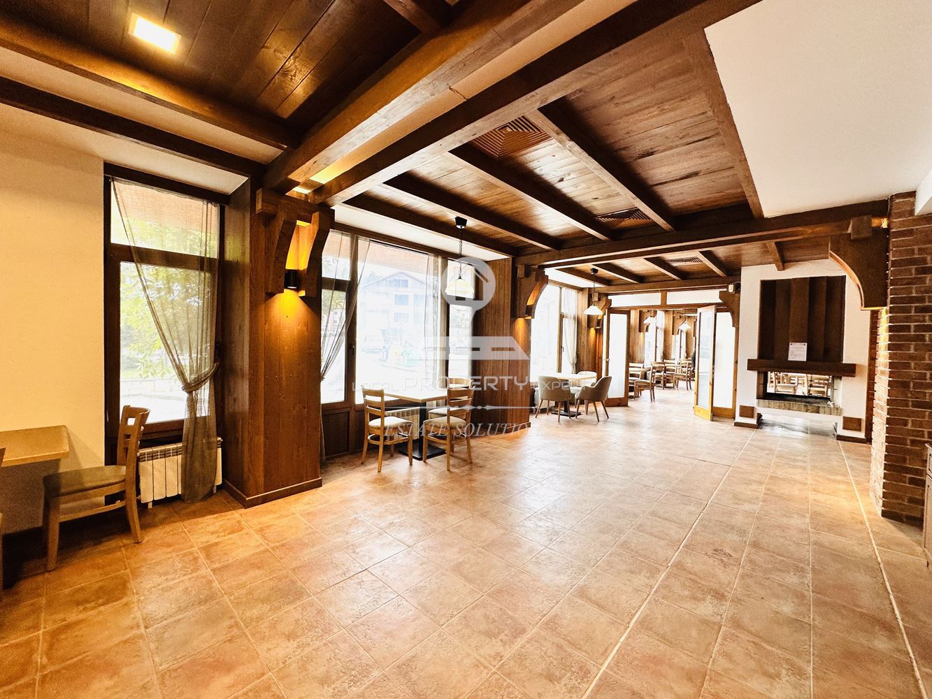 ОТЛИЧНО РАЗРАБОТЕН И НАПЪЛНО ОБОРУДВАН РЕСТОРАН ПОД НАЕМ С АТРАКТИВНА ЛОКАЦИЯ В ХОТЕЛ "РАЗЛОГ", ГР. РАЗЛОГ. - 0