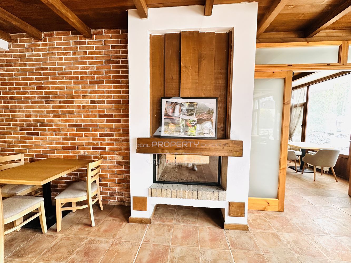 ОТЛИЧНО РАЗРАБОТЕН И НАПЪЛНО ОБОРУДВАН РЕСТОРАН ПОД НАЕМ С АТРАКТИВНА ЛОКАЦИЯ В ХОТЕЛ "РАЗЛОГ", ГР. РАЗЛОГ. - 0