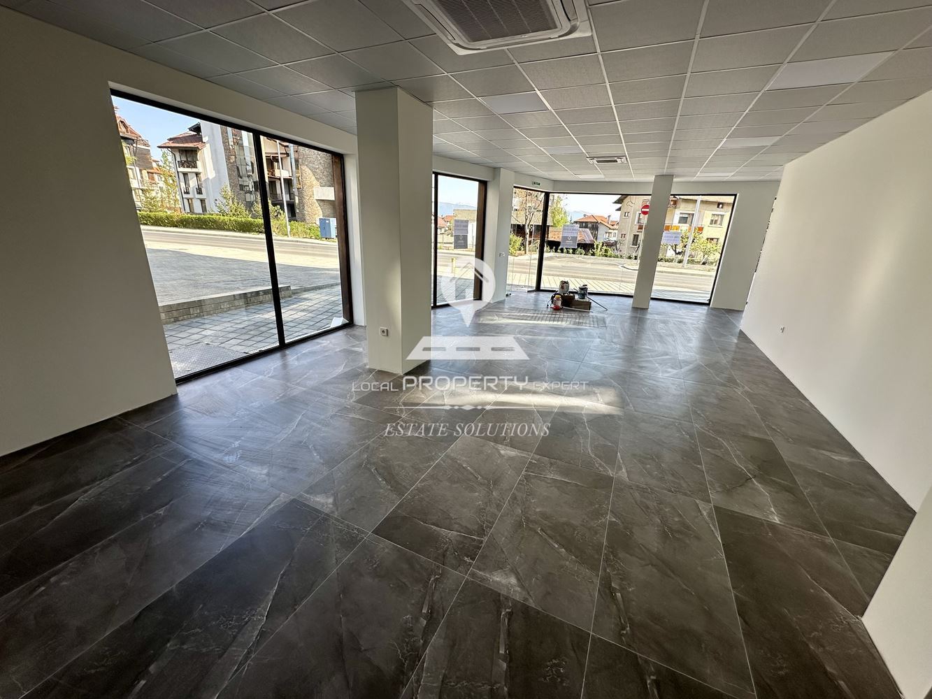 МАГАЗИН, ОФИС, РЕСТОРАНТ НА ТОП ЛОКАЦИЯ В ГР. БАНСКО. - 0