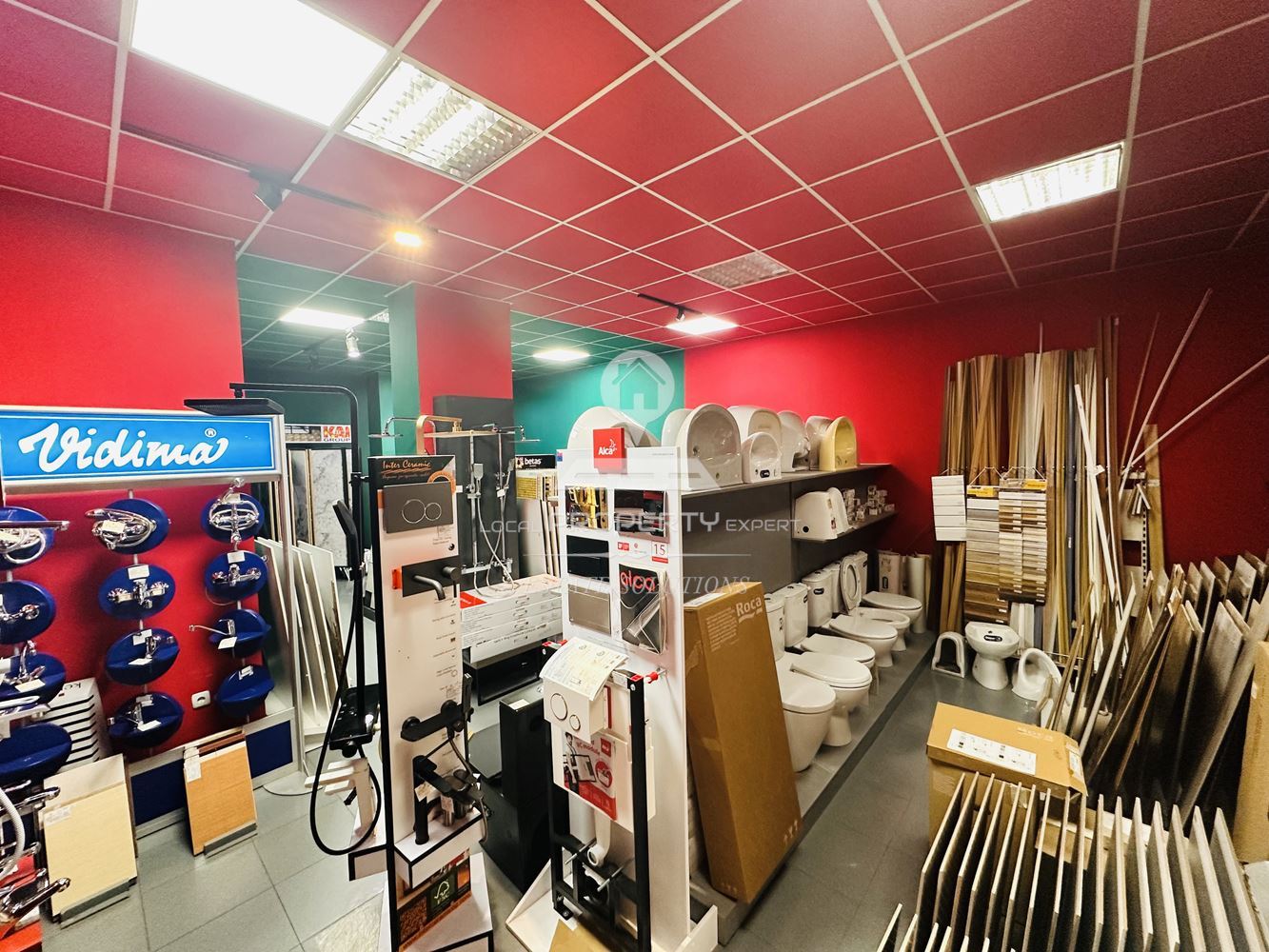 ТЪРГОВСКО ПОМЕЩЕНИЕ В ИДЕАЛЕН ЦЕНТЪР НА ГР. РАЗЛОГ, УЛ. ОПЪЛЧЕНСКА 1. - 0