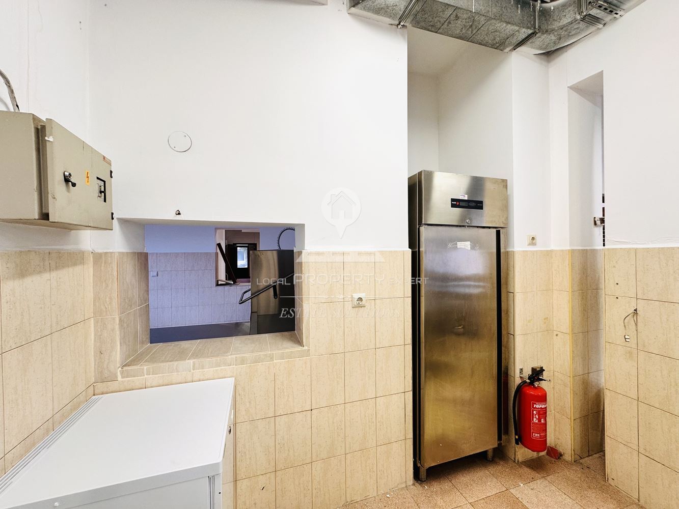 ОТЛИЧНО РАЗРАБОТЕН И НАПЪЛНО ОБОРУДВАН РЕСТОРАН ПОД НАЕМ С АТРАКТИВНА ЛОКАЦИЯ В ХОТЕЛ "РАЗЛОГ", ГР. РАЗЛОГ. - 0