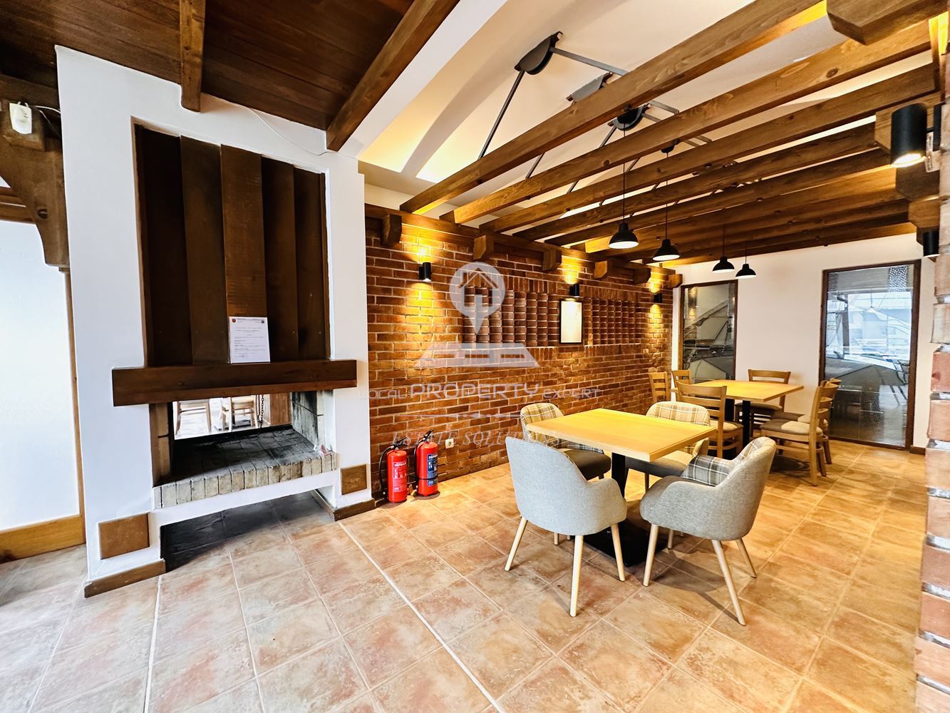 ОТЛИЧНО РАЗРАБОТЕН И НАПЪЛНО ОБОРУДВАН РЕСТОРАН ПОД НАЕМ С АТРАКТИВНА ЛОКАЦИЯ В ХОТЕЛ "РАЗЛОГ", ГР. РАЗЛОГ. - 0