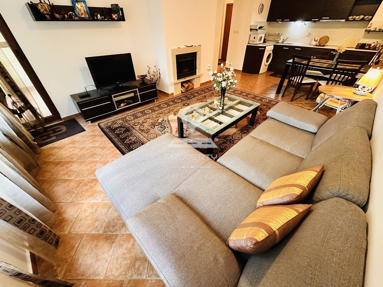 ЮЖЕН, ДВУСТАЕН, ОБЗАВЕДЕН АПАРТАМЕНТ, ПОД НАЕМ В КОМПЛЕКС "PRESPA", ГР.БАНСКО. - 0