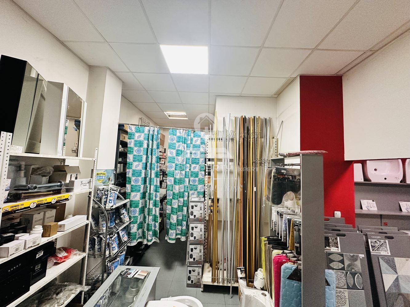 ТЪРГОВСКО ПОМЕЩЕНИЕ В ИДЕАЛЕН ЦЕНТЪР НА ГР. РАЗЛОГ, УЛ. ОПЪЛЧЕНСКА 1. - 0