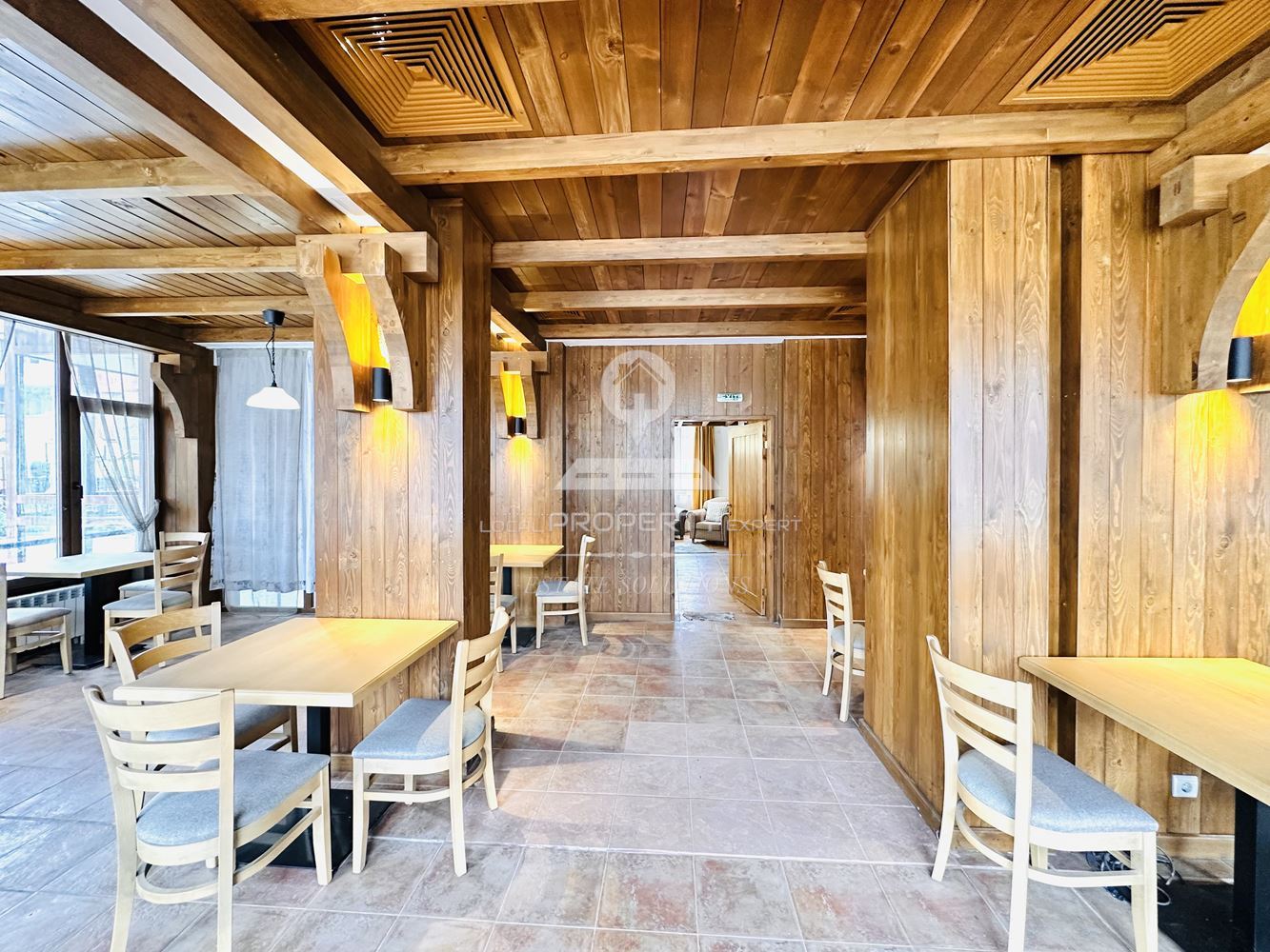 ОТЛИЧНО РАЗРАБОТЕН И НАПЪЛНО ОБОРУДВАН РЕСТОРАН ПОД НАЕМ С АТРАКТИВНА ЛОКАЦИЯ В ХОТЕЛ "РАЗЛОГ", ГР. РАЗЛОГ. - 0