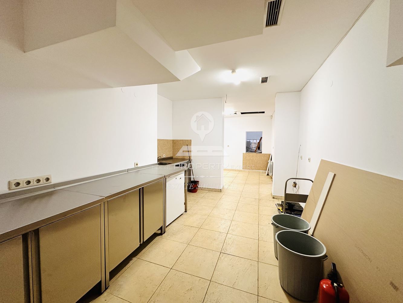 ОТЛИЧНО РАЗРАБОТЕН И НАПЪЛНО ОБОРУДВАН РЕСТОРАН ПОД НАЕМ С АТРАКТИВНА ЛОКАЦИЯ В ХОТЕЛ "РАЗЛОГ", ГР. РАЗЛОГ. - 0