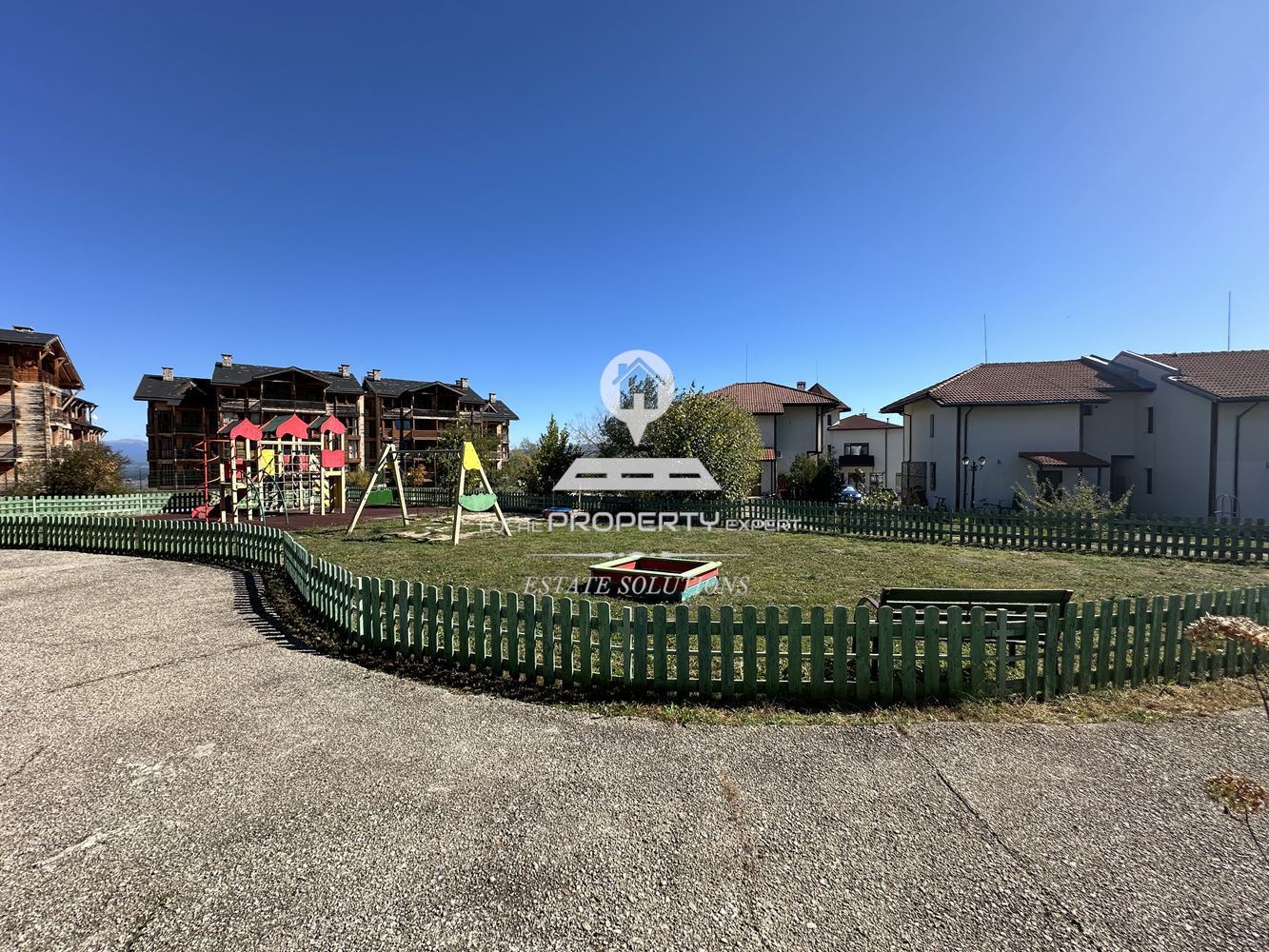 РЕНОВИРАНА ЕДНОФАМИЛНА КЪЩА ПОД НАЕМ В КОМПЛЕКС "PINE ROSE", МЕСТНОСТА "СВЕТИ ИВАН", ГР. БАНСКО. - 0