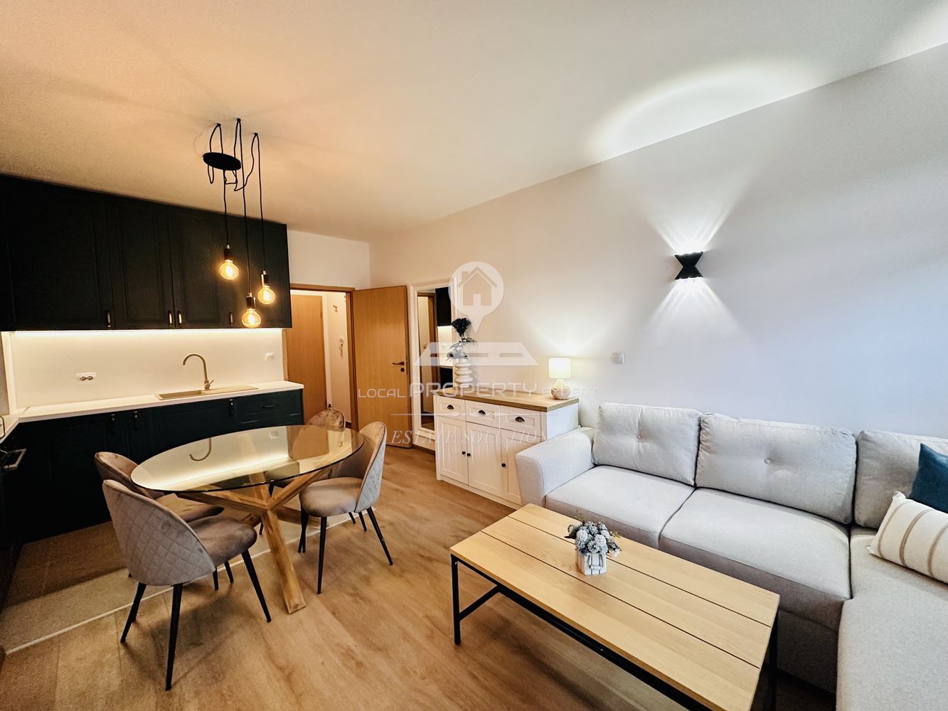 ДВУСТАЕН АПАРТАМЕНТ В ЖИЛИЩНА СГРАДА, С ПАРКО МЯСТО И МАЗЕ, ГР. БАНСКО - 0