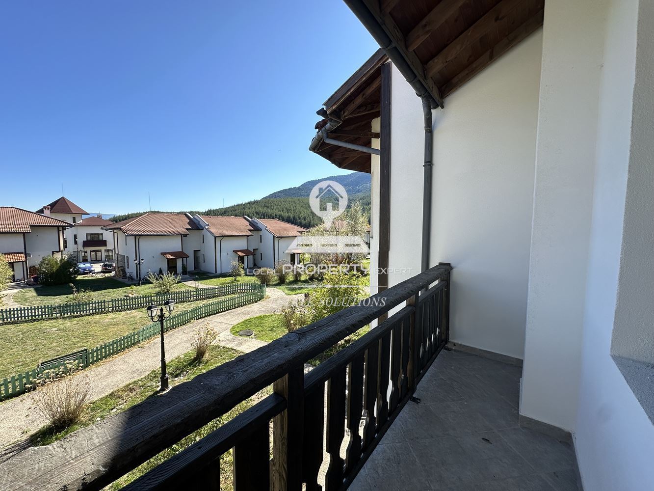 РЕНОВИРАНА ЕДНОФАМИЛНА КЪЩА ПОД НАЕМ В КОМПЛЕКС "PINE ROSE", МЕСТНОСТА "СВЕТИ ИВАН", ГР. БАНСКО. - 0