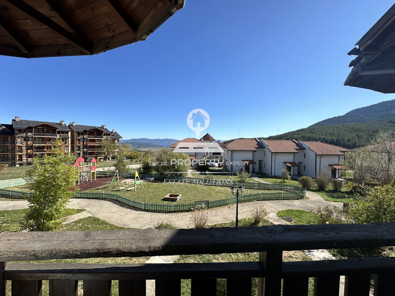 РЕНОВИРАНА ЕДНОФАМИЛНА КЪЩА ПОД НАЕМ В КОМПЛЕКС "PINE ROSE", МЕСТНОСТА "СВЕТИ ИВАН", ГР. БАНСКО. - 0