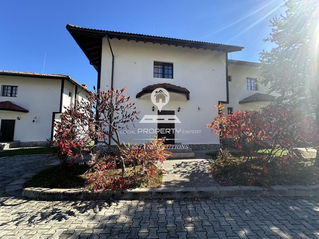 РЕНОВИРАНА ЕДНОФАМИЛНА КЪЩА ПОД НАЕМ В КОМПЛЕКС "PINE ROSE", МЕСТНОСТА "СВЕТИ ИВАН", ГР. БАНСКО. - 0