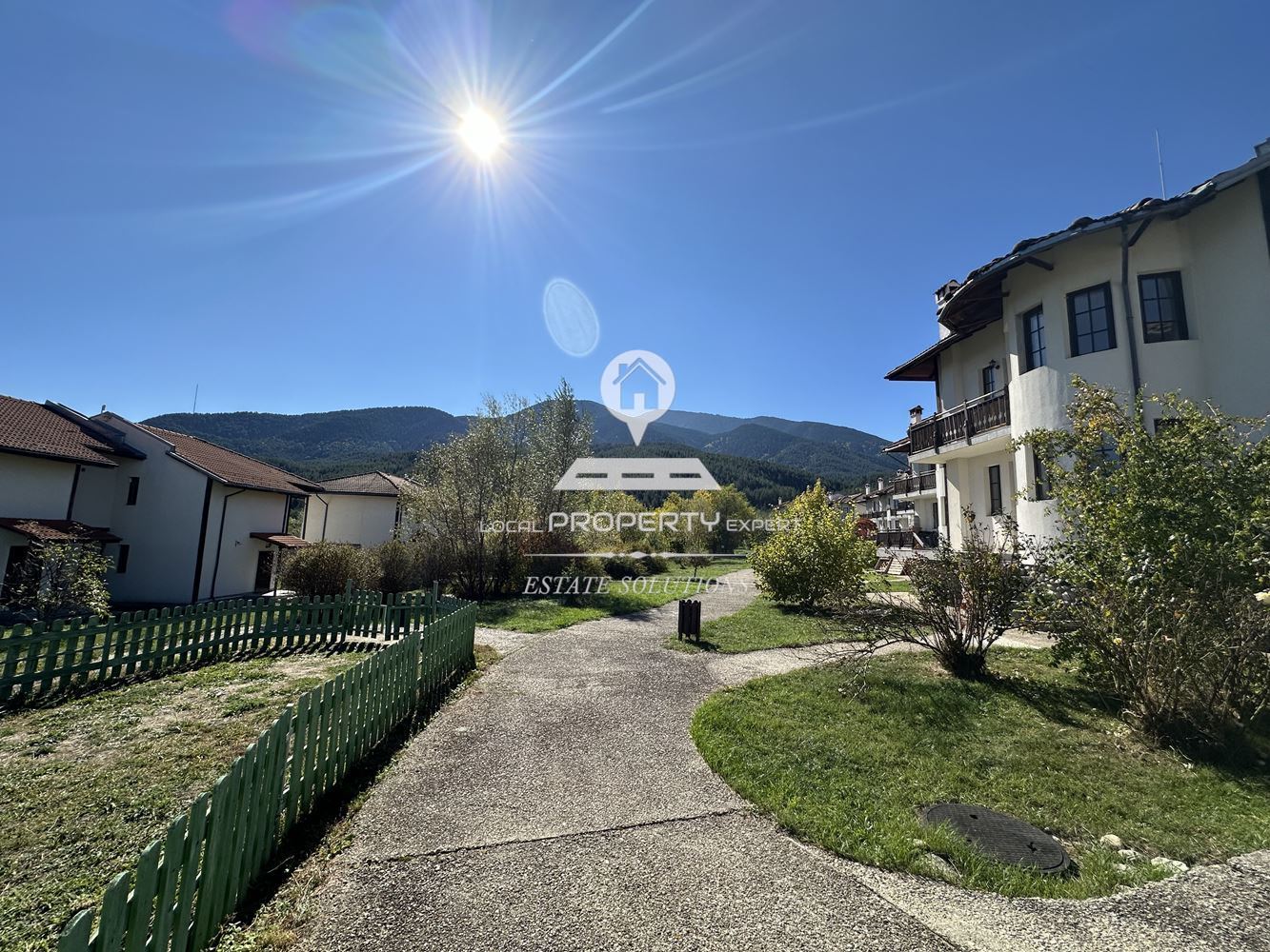 РЕНОВИРАНА ЕДНОФАМИЛНА КЪЩА ПОД НАЕМ В КОМПЛЕКС "PINE ROSE", МЕСТНОСТА "СВЕТИ ИВАН", ГР. БАНСКО. - 0