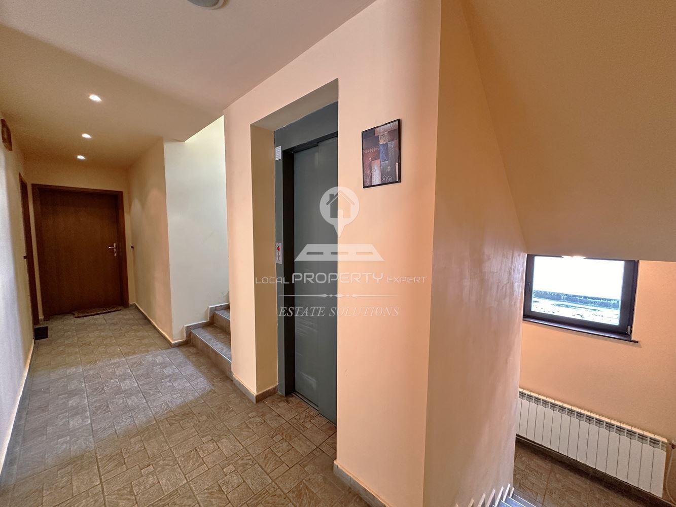 ТРИСТАЕН АПАРТАМЕНТ В ЖИЛИЩНАТА ЧАСТ К-С ТРИНИТИ, ИДЕАЛНИЯ ЦЕНТЪР НА БАНСКО - 0