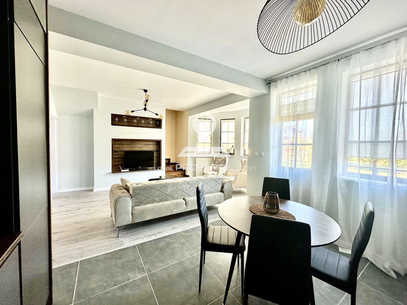 РЕНОВИРАНА ЕДНОФАМИЛНА КЪЩА ПОД НАЕМ В КОМПЛЕКС "PINE ROSE", МЕСТНОСТА "СВЕТИ ИВАН", ГР. БАНСКО. - 0