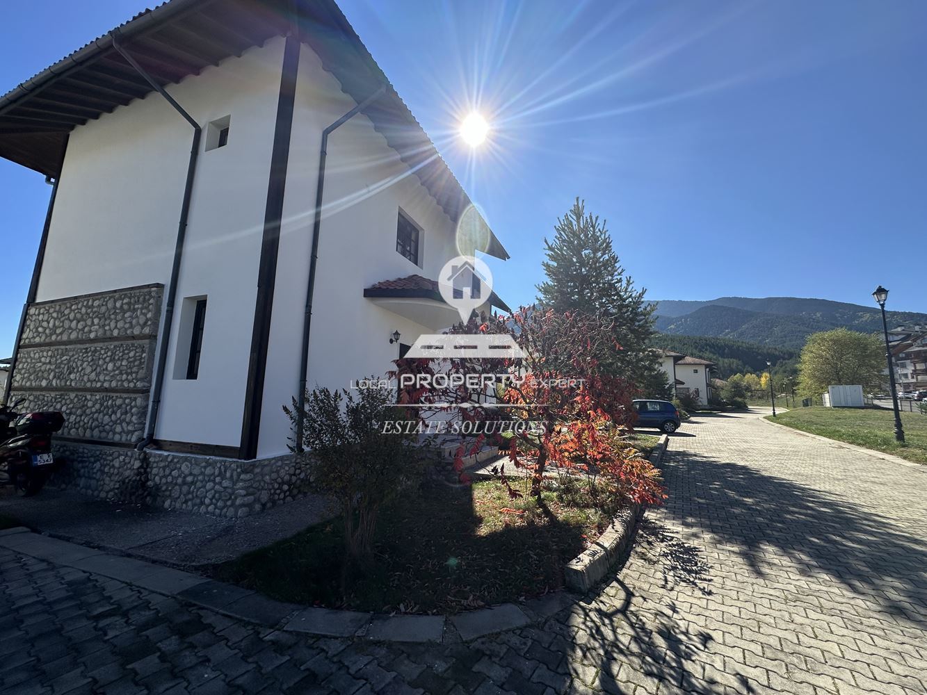 РЕНОВИРАНА ЕДНОФАМИЛНА КЪЩА ПОД НАЕМ В КОМПЛЕКС "PINE ROSE", МЕСТНОСТА "СВЕТИ ИВАН", ГР. БАНСКО. - 0