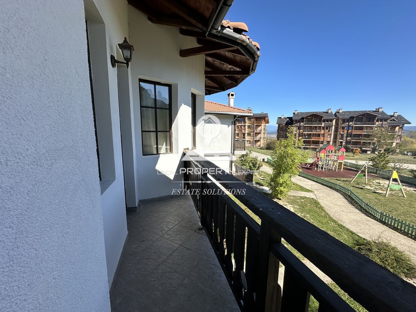 РЕНОВИРАНА ЕДНОФАМИЛНА КЪЩА ПОД НАЕМ В КОМПЛЕКС "PINE ROSE", МЕСТНОСТА "СВЕТИ ИВАН", ГР. БАНСКО. - 0