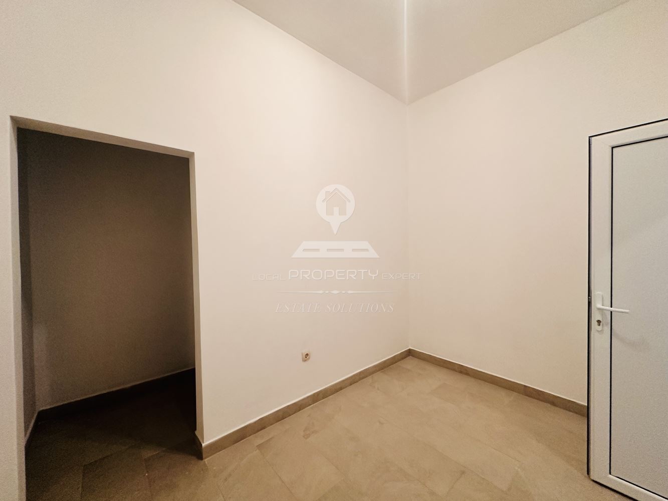 Магазин - Благоевград, област, гр.Банско - 0