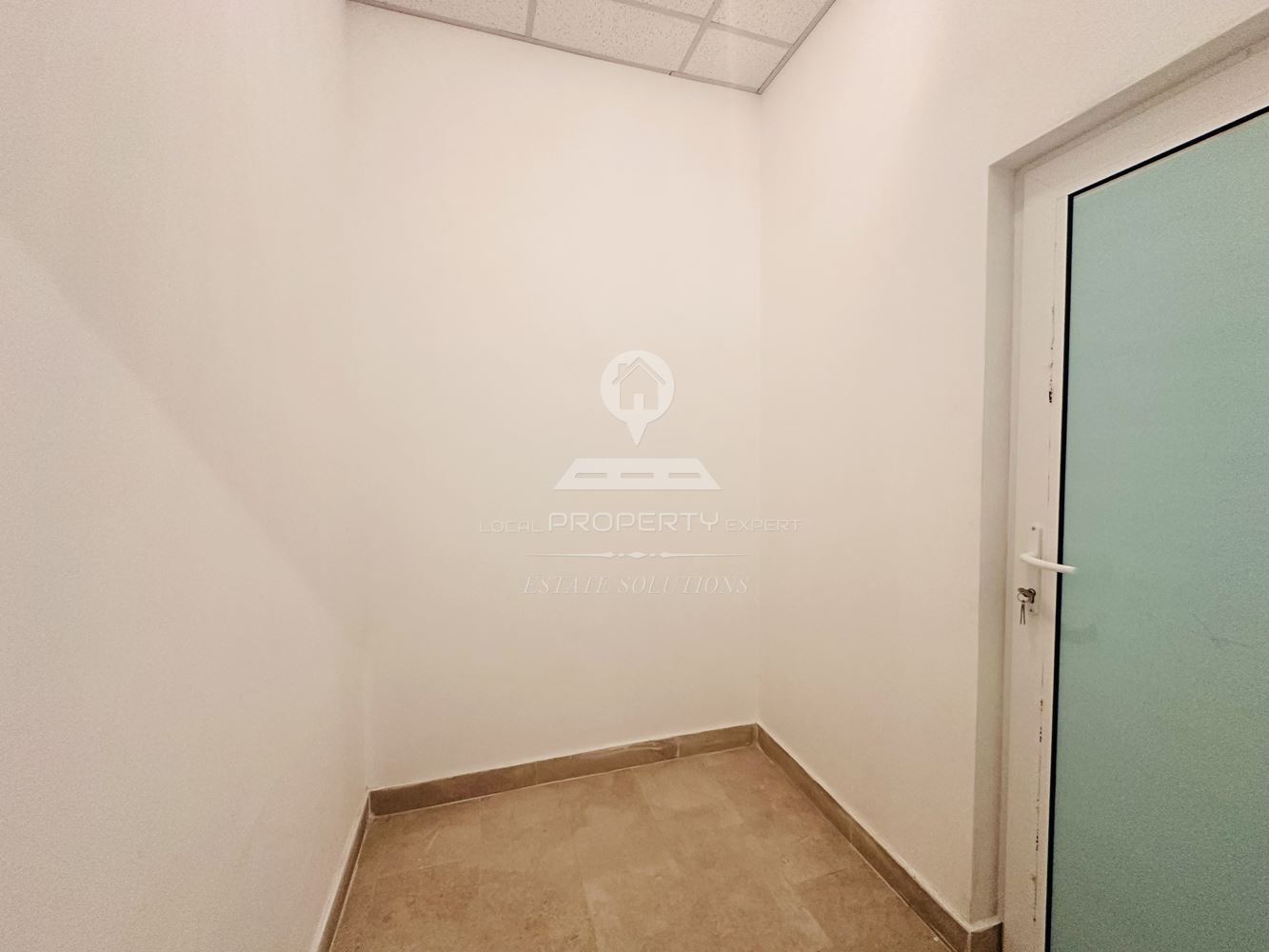 ТЪРГОВСКО ПОМЕЩЕНИЕ ПОД НАЕМ С ТОП ЛОКАЦИЯ, УЛ. "ПАТРИАРХ ЕВТИМИ", ГР. БАНСКО. - 0