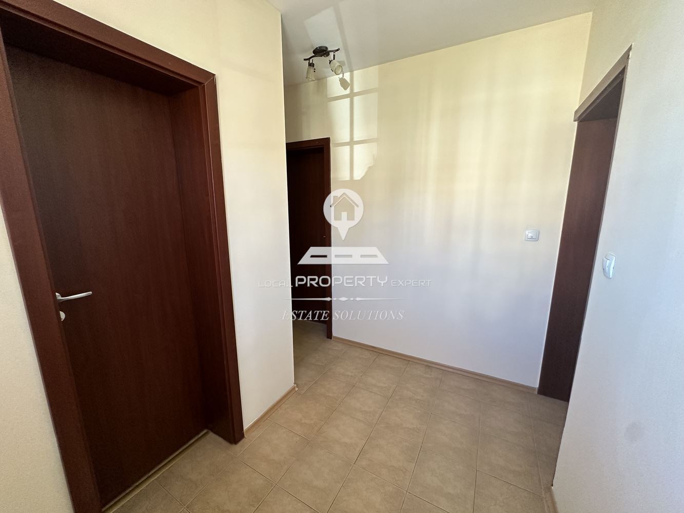 РЕНОВИРАНА ЕДНОФАМИЛНА КЪЩА ПОД НАЕМ В КОМПЛЕКС "PINE ROSE", МЕСТНОСТА "СВЕТИ ИВАН", ГР. БАНСКО. - 0