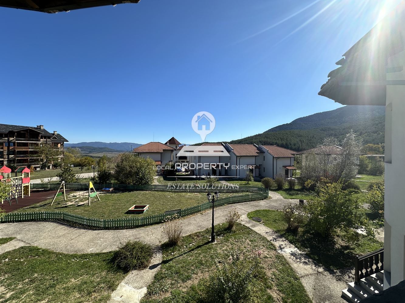 РЕНОВИРАНА ЕДНОФАМИЛНА КЪЩА ПОД НАЕМ В КОМПЛЕКС "PINE ROSE", МЕСТНОСТА "СВЕТИ ИВАН", ГР. БАНСКО. - 0