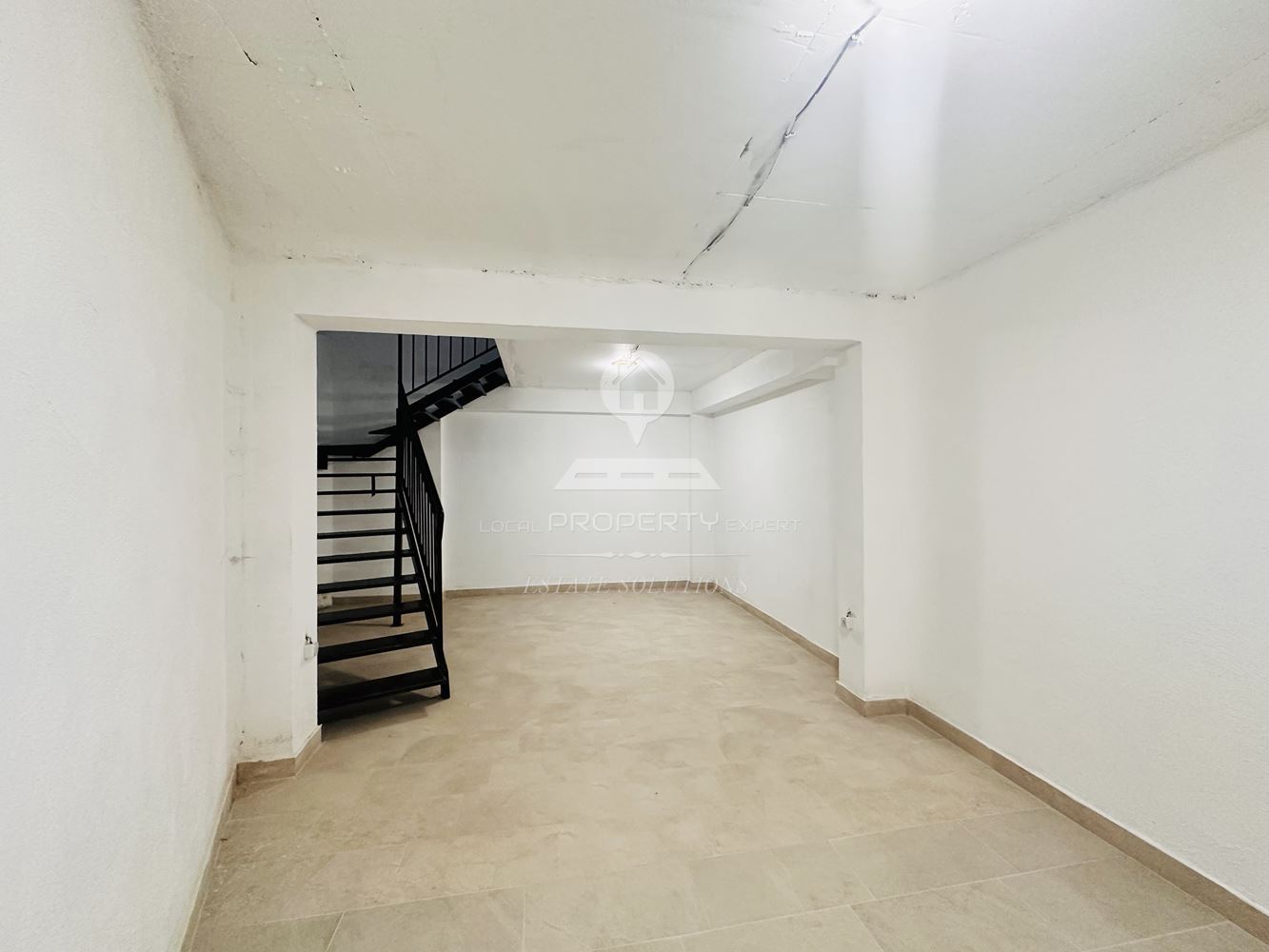 Магазин - Благоевград, област, гр.Банско - 0