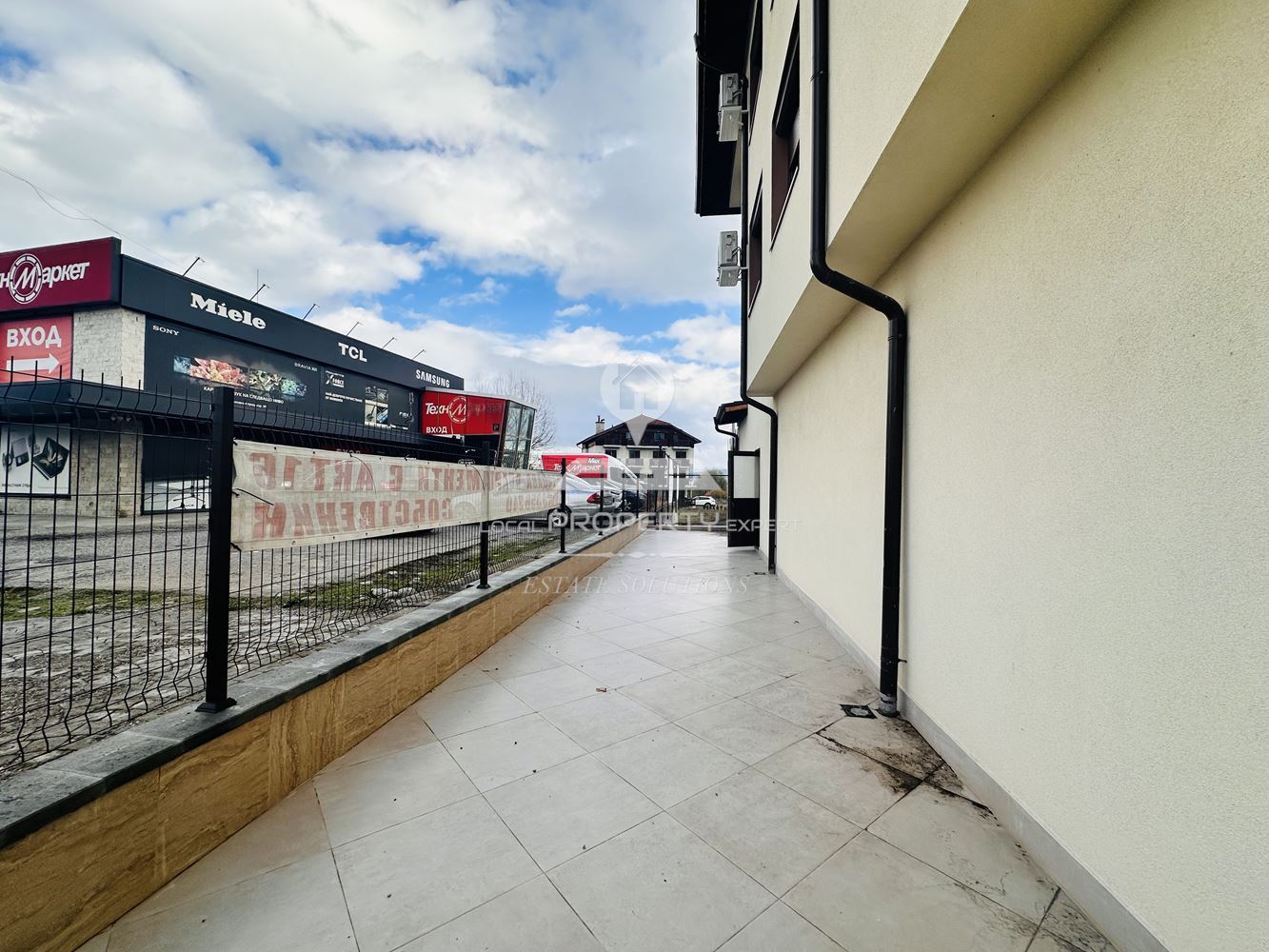 ТЪРГОВСКО ПОМЕЩЕНИЕ ПОД НАЕМ С ТОП ЛОКАЦИЯ, УЛ. "ПАТРИАРХ ЕВТИМИ", ГР. БАНСКО. - 0