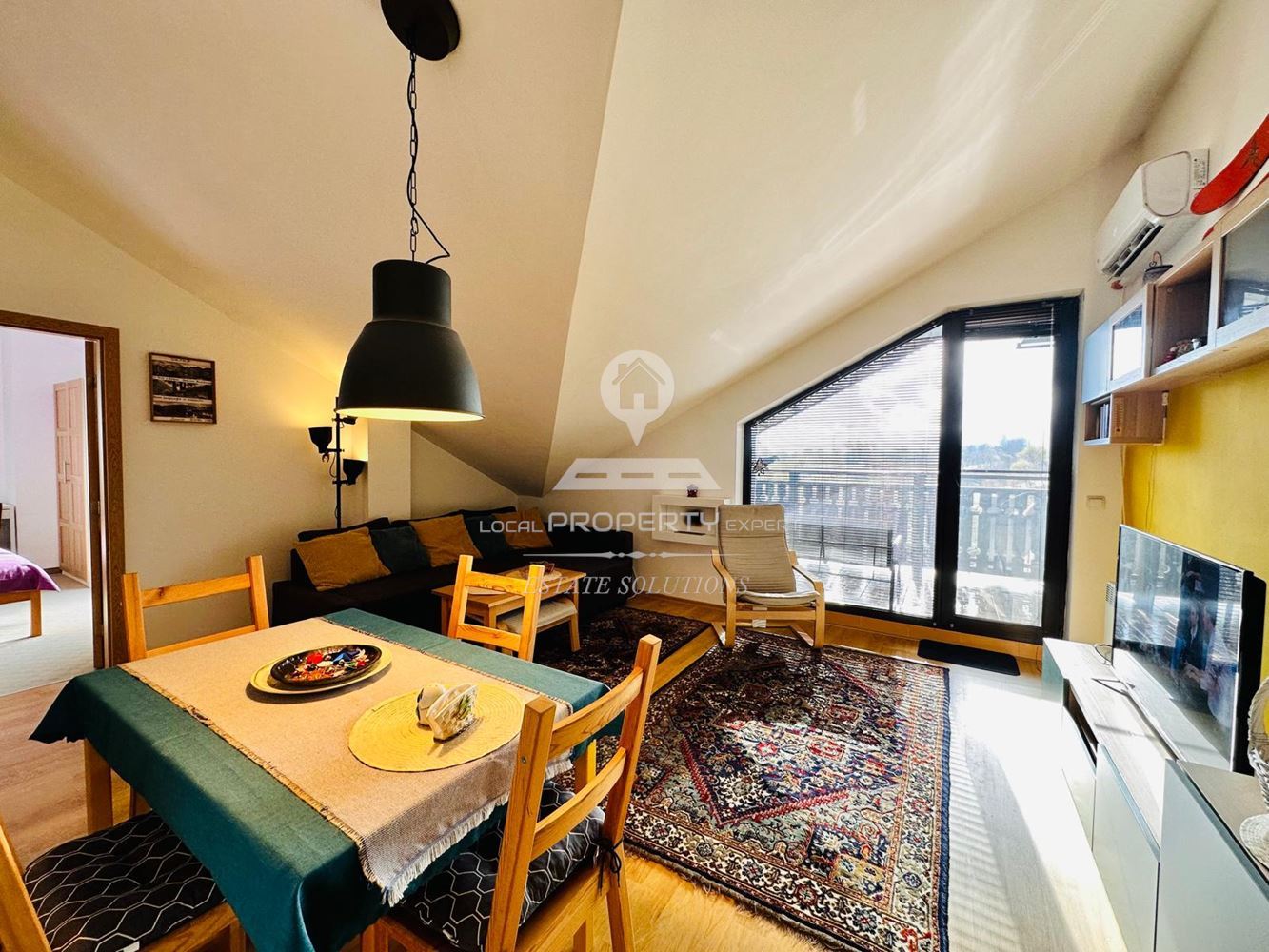 НАПЪЛНО ОБЗАВЕДЕН ТРИСТАЕН, ЮЖЕН АПАРТАМЕНТ В КОМПЛЕКС "ТРИ ПЛАНИНИ", ГР. РАЗЛОГ. - 0