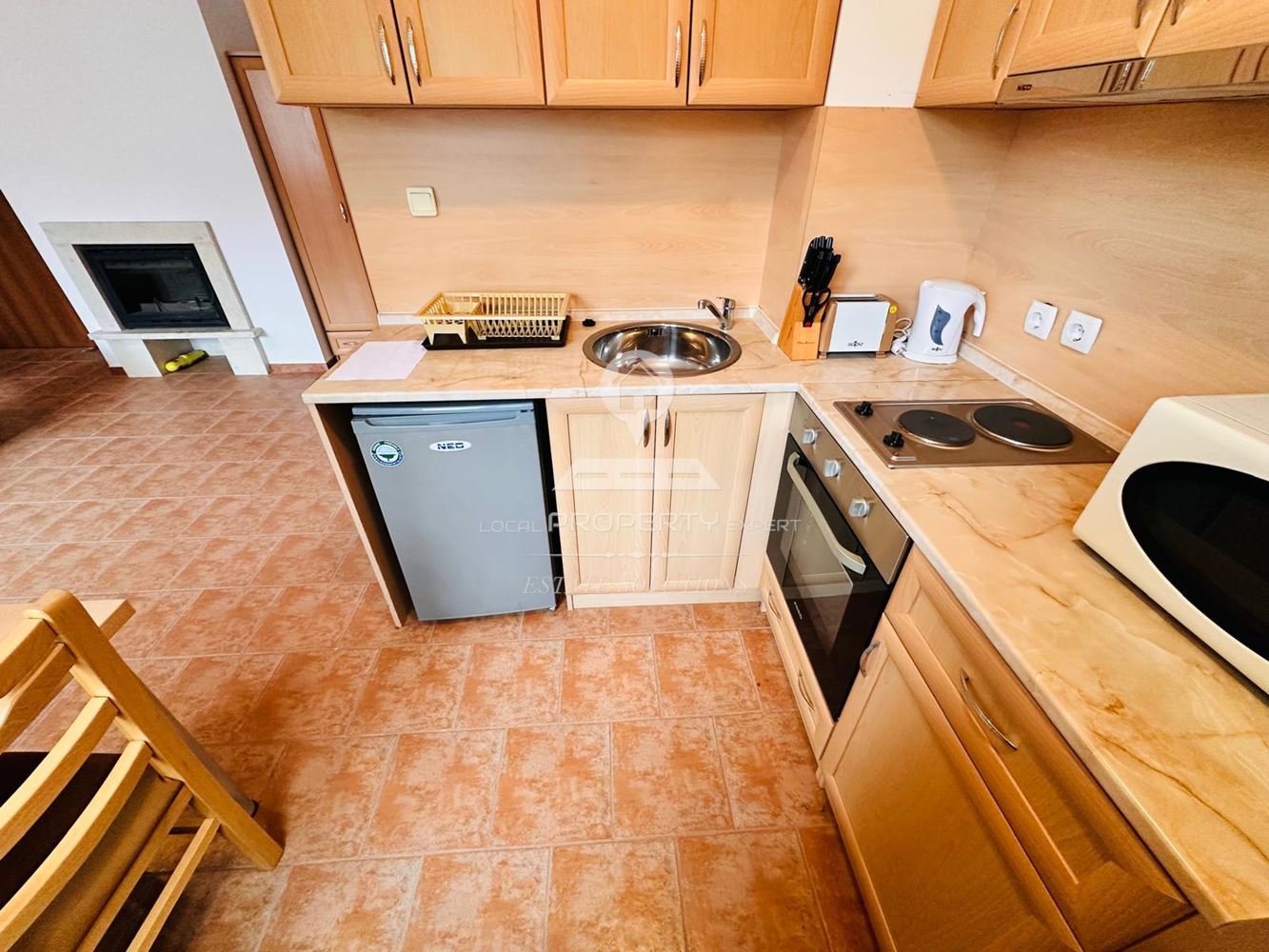 ОБЗАВЕДЕНО СТУДИО ПОД НАЕМ В ЖИЛИЩНА СГРАДА "СТАРИЯТ ХАН", М. ГРАМАДЕТО ГР.БАНСКО - 0