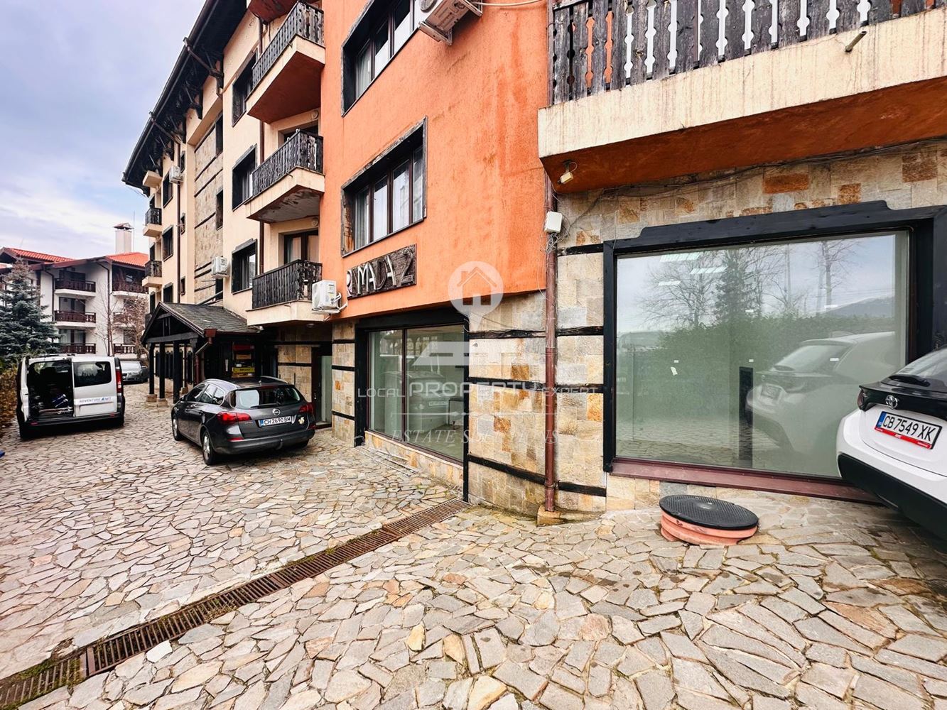 ТЪРГОВСКО ПОМЕЩЕНИЕ С ТОП ЛОКАЦИЯ, УЛ. ПИРИН 127, М. ГРАМАДЕТО, ГР. БАНСКО. - 0