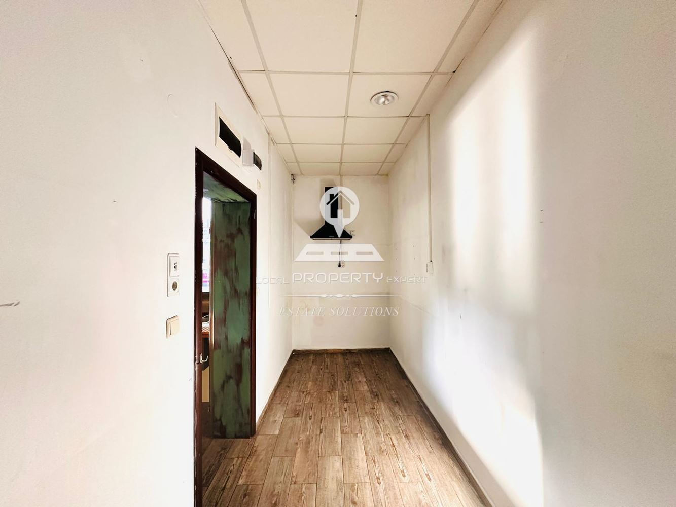 ТЪРГОВСКО ПОМЕЩЕНИЕ ЗА ПРОДАЖБА НА МЕТРИ ОТ ЛИФТА, УЛ. "ПИРИН", КВ. ГРАМАДЕТО, ГР. БАНСКО. - 0