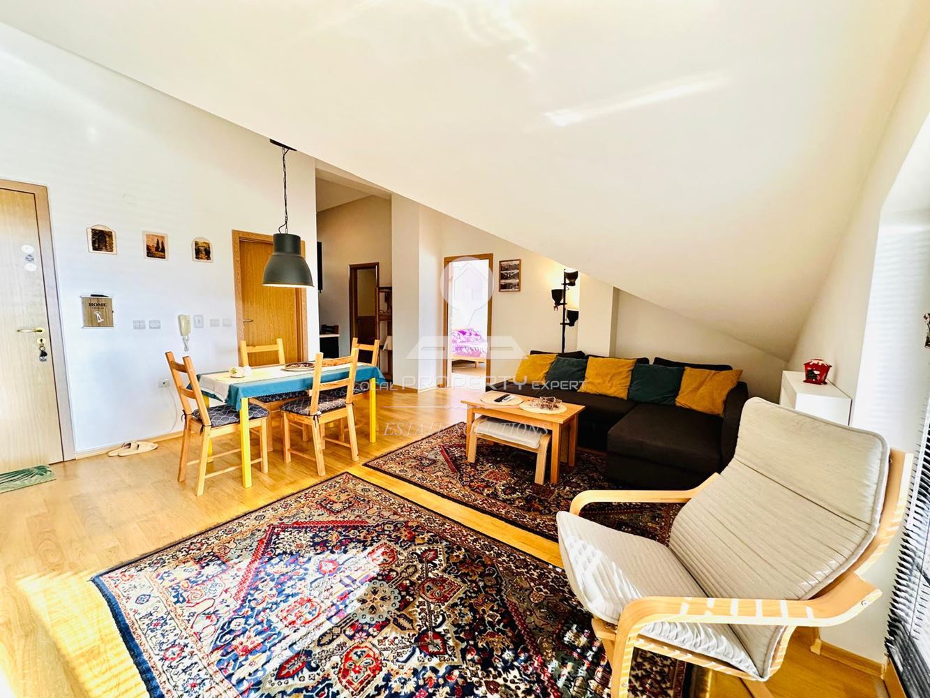 НАПЪЛНО ОБЗАВЕДЕН ТРИСТАЕН, ЮЖЕН АПАРТАМЕНТ В КОМПЛЕКС "ТРИ ПЛАНИНИ", ГР. РАЗЛОГ. - 0