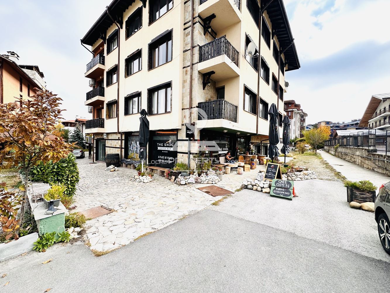 ТЪРГОВСКО ПОМЕЩЕНИЕ ПОД НАЕМ НА МЕТРИ ОТ ЛИФТА, УЛ. "ПИРИН", КВ. ГРАМАДЕТО, ГР. БАНСКО. - 0