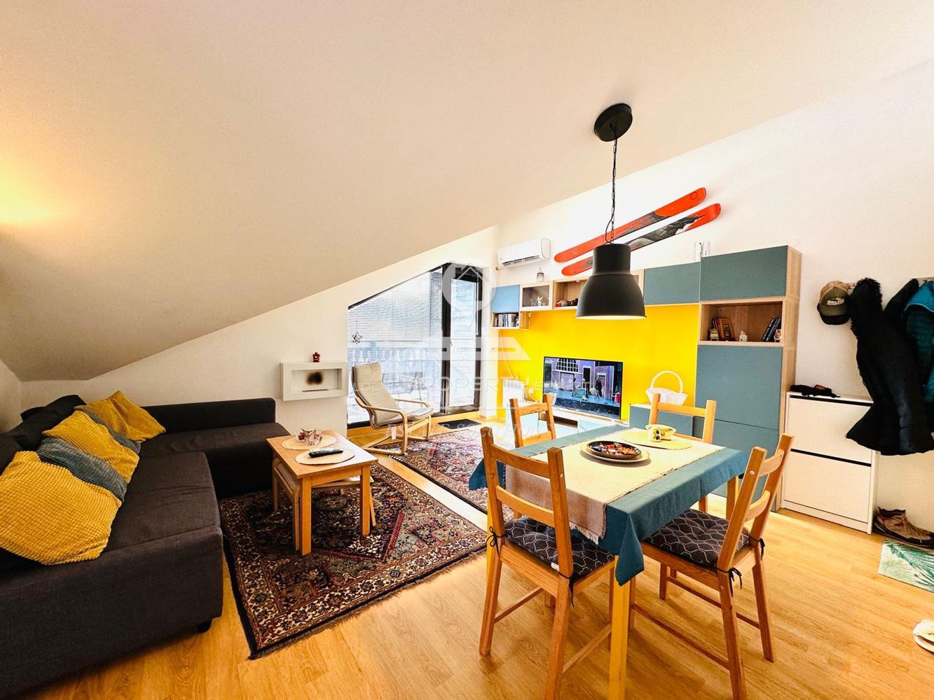 НАПЪЛНО ОБЗАВЕДЕН ТРИСТАЕН, ЮЖЕН АПАРТАМЕНТ В КОМПЛЕКС "ТРИ ПЛАНИНИ", ГР. РАЗЛОГ. - 0