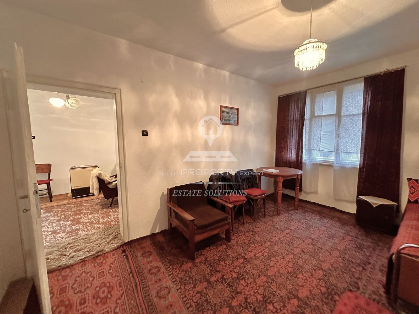 ДВУЕТАЖНА КЪЩА С ДВОР И ГАРАЖ В ГР. РАЗЛОГ - 0