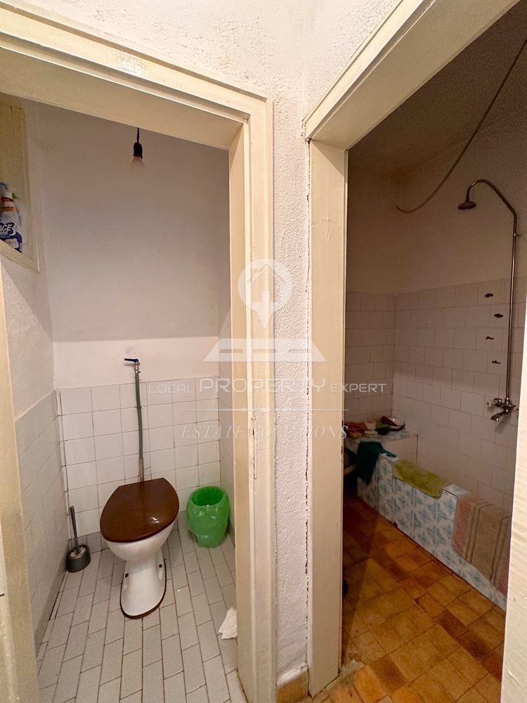 ДВУЕТАЖНА КЪЩА С ДВОР И ГАРАЖ В ГР. РАЗЛОГ - 0