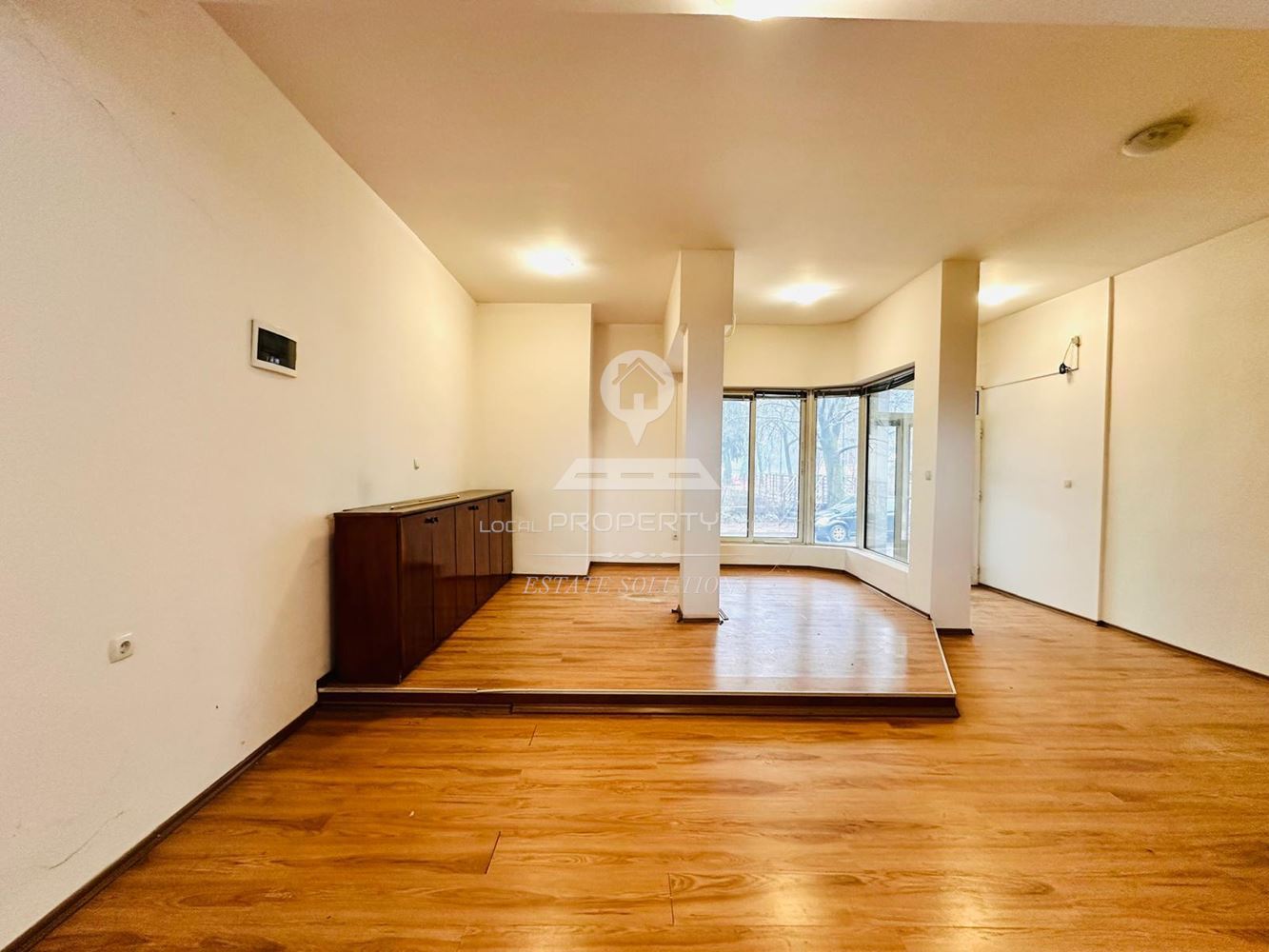 ТЪРГОВСКО ПОМЕЩЕНИЕ ПОД НАЕМ, ШИРОК ЦЕНТЪР УЛ. БЯЛА РЕКА, ГР. РАЗЛОГ. - 0