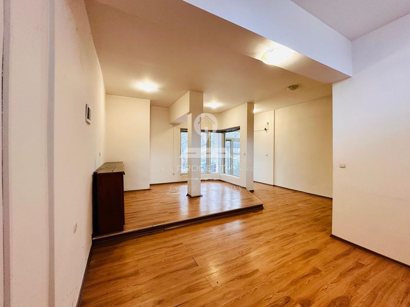 ТЪРГОВСКО ПОМЕЩЕНИЕ ПОД НАЕМ, ШИРОК ЦЕНТЪР УЛ. БЯЛА РЕКА, ГР. РАЗЛОГ. - 0